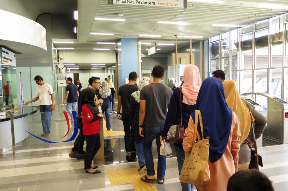 Mrt Bandar Utama To One Utama  Bandar Utama MRT Station  Big Kuala