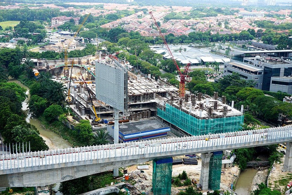 Pictures of Bandar Utama MRT Station during construction ...