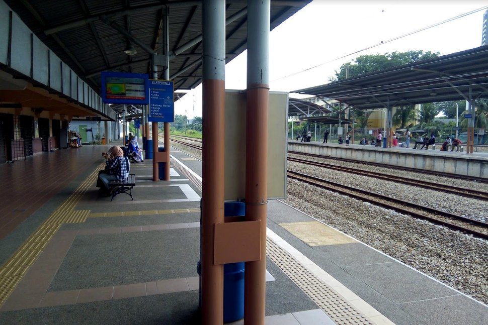 Boarding platform at KTM station