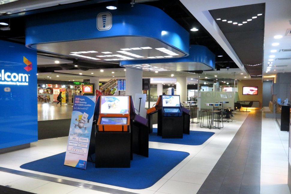 Celcom store at level 2M of Gateway@klia2 mall