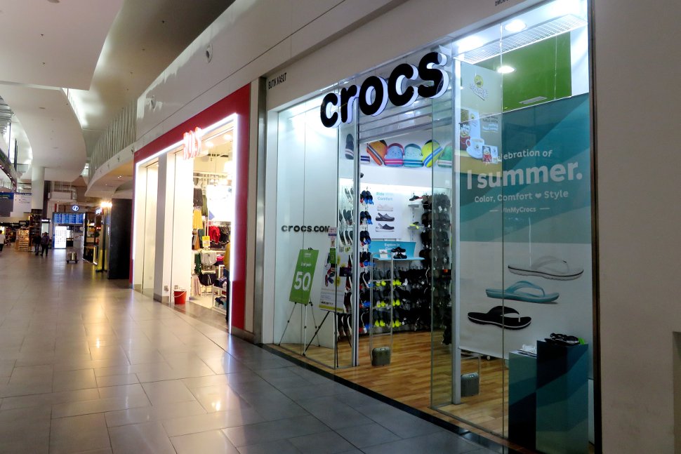 crocs v3s mall