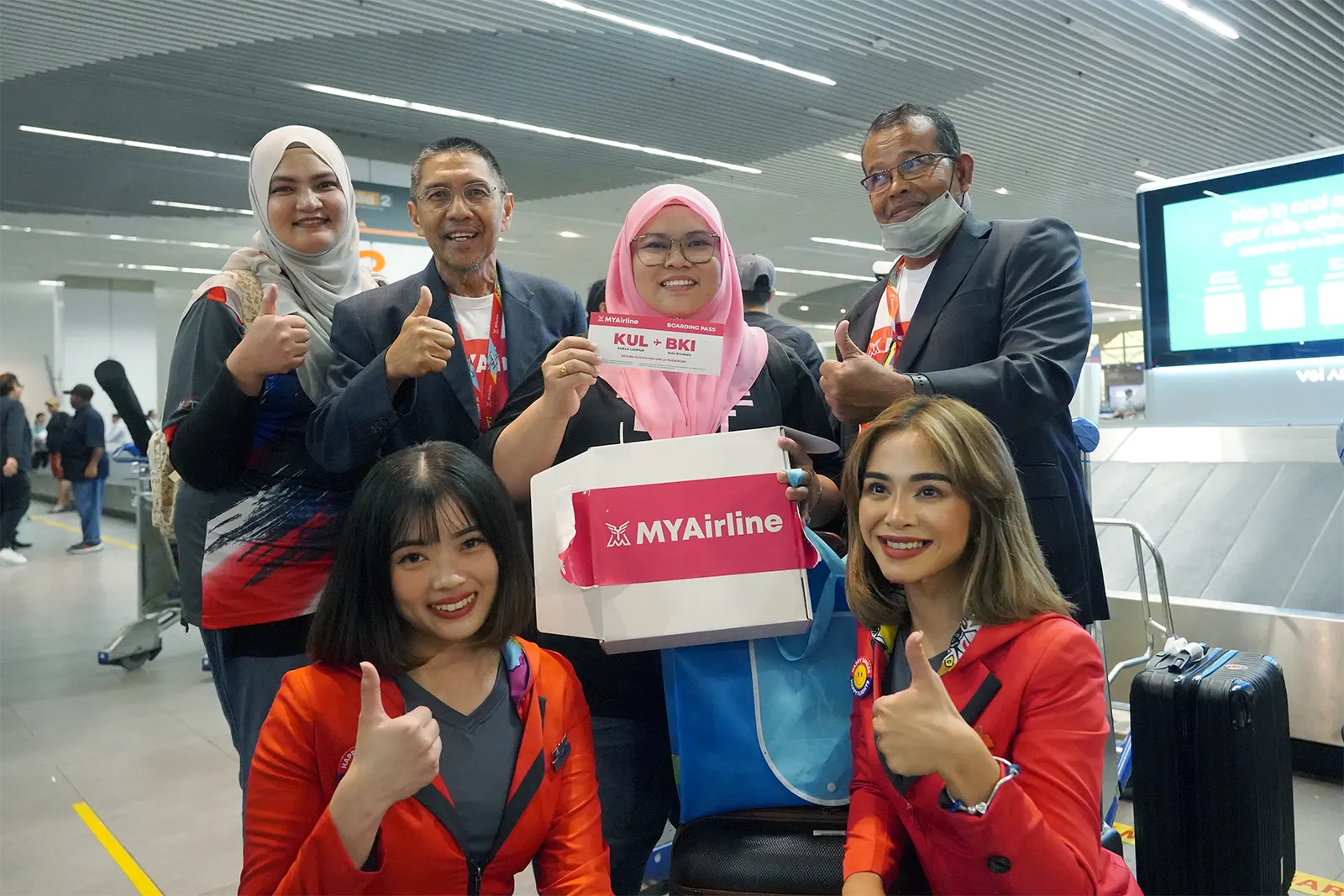 Another ticket winner celebrating with MYAirline boardmembers Dato Seri Azharuddin and Dato Hamid Ali and crew members